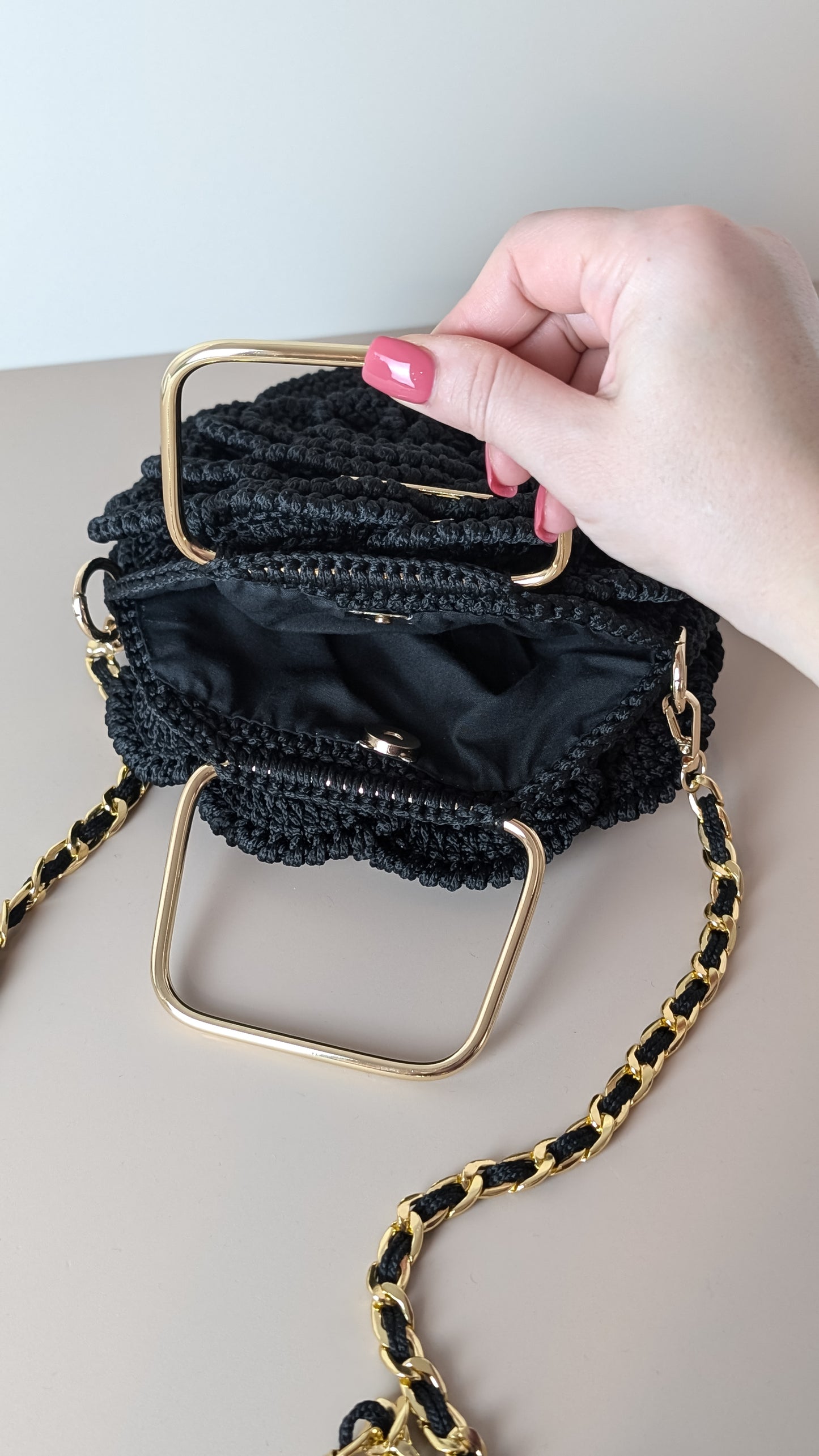 Rosetta Crossbody| Crochet Handmade Bag | Color Black